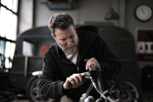 Garage Technicians and Artists